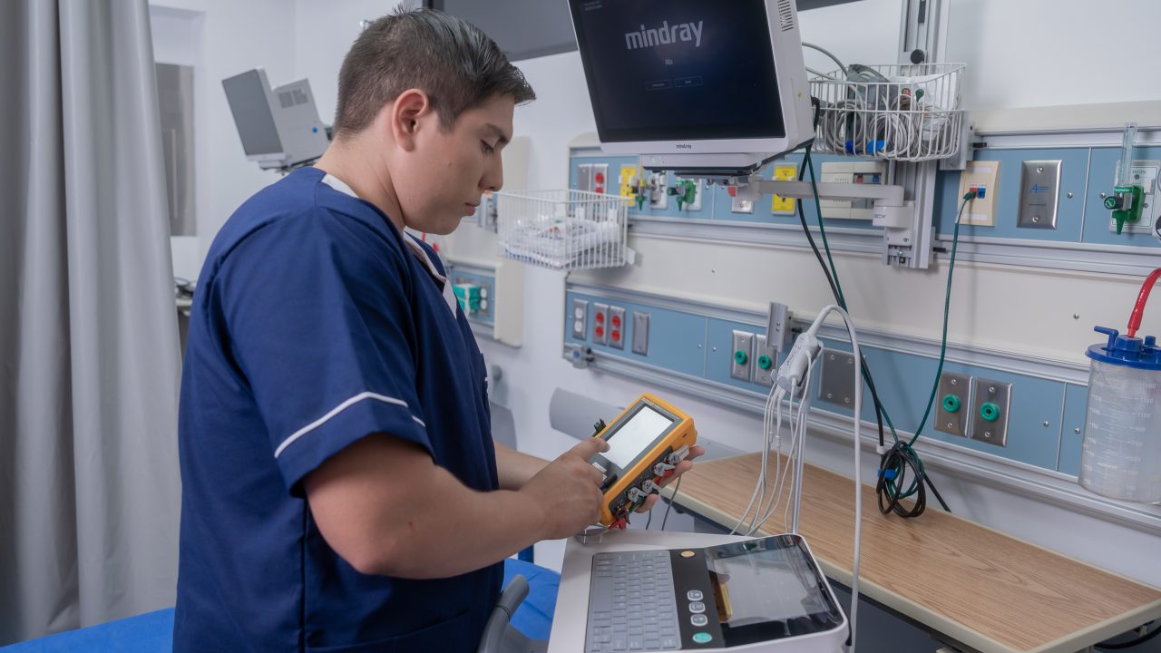 Carrera técnica en dispositivos médicos impulsa empleo en Costa Rica